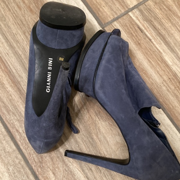 Used Gianni Bini platform Heels - Picture 5 of 7